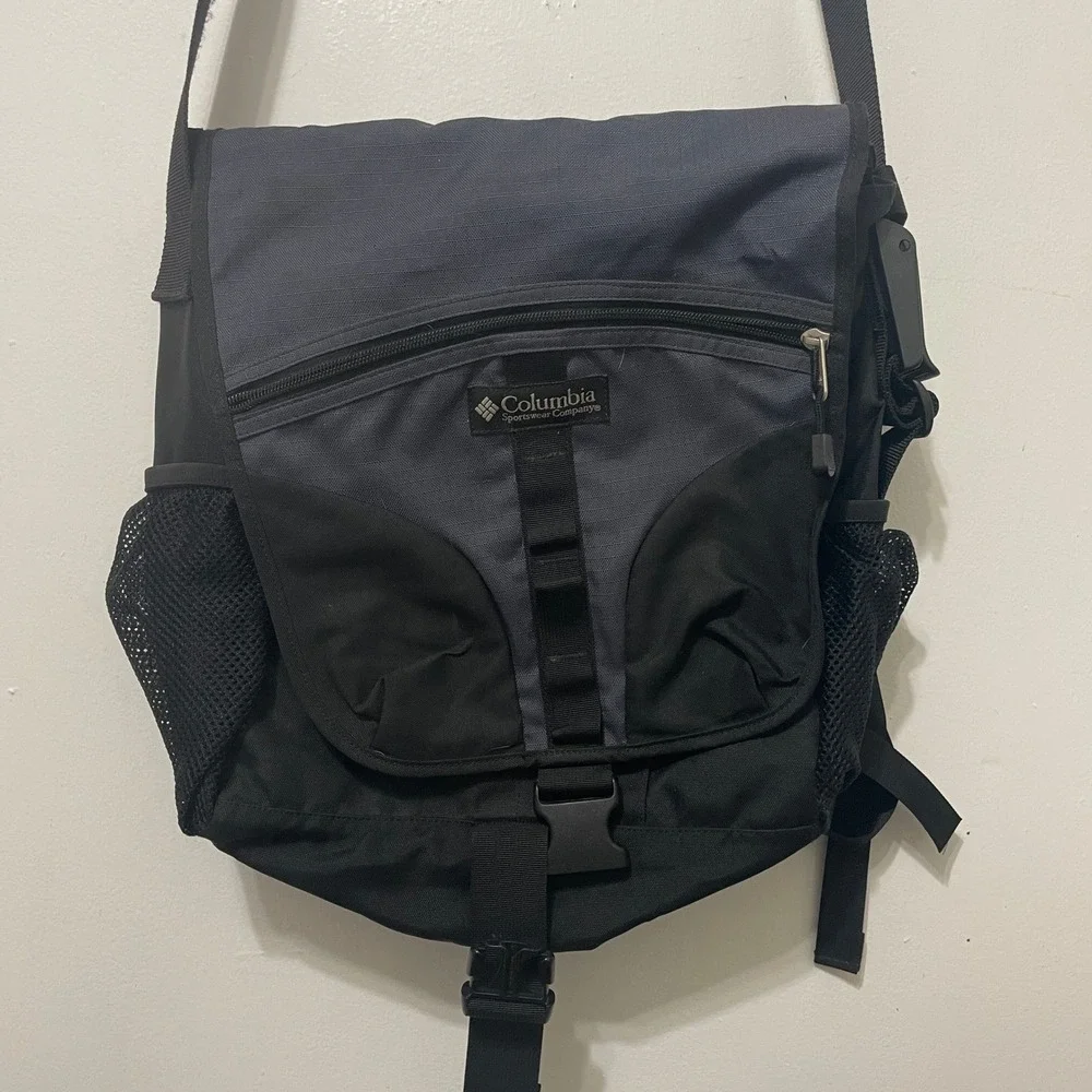 Columbia Sportswear Company Messenger Bag Black‎ Grey Adjustable Strap